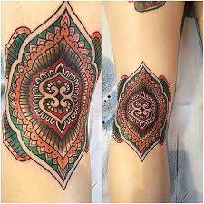 Chenjeh On Instagram Tattoo Tattoogirl Bestgirlytattoos Girlytattoo Mandala Bright And Bold Montreal Montrealtatto Girly Tattoos Knee Tattoo Tattoos