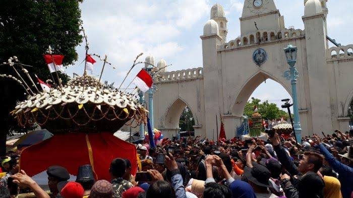 Gunungan Maulid Nabi Solo