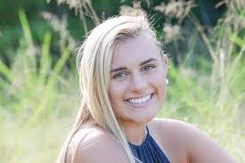 Nicole Runge's Instagram, Twitter & Facebook