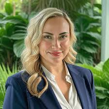 Lisa Speaks's Instagram, Twitter & Facebook