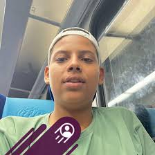 وانا عامل نفسي اباجوره عند ابويا بعد ما دخلت اوضته اخد حاجه وهو نايم ولقيته  بيتحرك