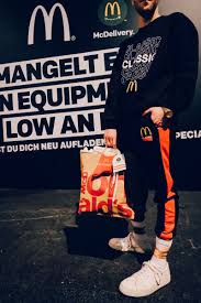 Was gibt's bei dir, wenn du mal lust hast zu entspannen, nicht zu kochen und einfach zeit für dich oder freunde haben willst? Mcdonald S Deutschland On Twitter Du Willst So Nice Aussehen Wie Die Gewinner An Unserem Stand Beim Finale Der Eslmeisterschaft Dann Schreibe Uns Warum Ausgerechnet Du 1 Von 5 Mcdonald S Uberraschungs Goodie Bags Gewinnen
