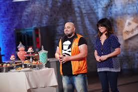 Duff currently stays in los angeles, california. Duff Goldman And Valerie Bertinelli Sweeten New Kid Competition Series Kids Baking Championship