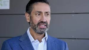 Ex ombudsman quiere volver a la Defensoría