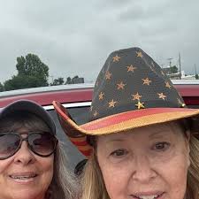 Robin Combs (@rcate0903) • Threads, Say more