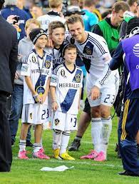 David Beckham Photos Photos David Beckham Celebrates His Last Game With The La Galaxy With His Kids Romeo Cruz And Brooklyn Romeo Beckham David Beckham Family Beckham Football