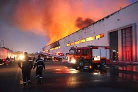 L incendie est une réaction de combustion non maîtrisée. Casablanca Incendie Dans Un Depot De Stockage Feu Circonscrit Medias24