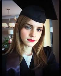 Emma Watson si è laureata alla Brown University: il selfie su Twitter