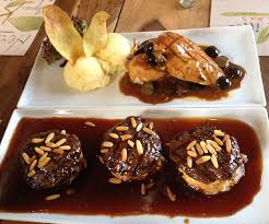 Tripadvisor sitesinde 5 üzerinden 4 puanla derecelendirilmiş ve saar bölgesindeki 18 restoran arasında 1. Villa Mamas Bahrain Food Dishes Delicious