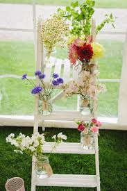 Blumentreppe Mit Schnittblumen Als Schone Hochzeitsdeko Blumentreppe Schone Deko Dekorieren