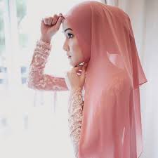 Beliau pernah dicalonkan untuk anugerah most influential blog award pada tahun 2011. 21 Gambar Sekitar Majlis Pertunangan Hanis Zalikha Dan Hairul Azreen Ayue Idris