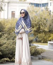 Beberapa produk busana muslimah terlaris kami diantaranya baju anak dress dewasa gamis jumputan muslimah gamis katun jepang baju atasan rayon rock bawahan dengan bahan. Serba Mewah Dari Mukena 24k Ini Gaya Cetar Syahrini Sambut Lebaran Bukareview