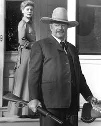 The Shootist In 2020 John Wayne Movies Lauren Bacall John Wayne