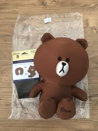 How to clean samsonite neck pillow, how to clean the 2 in 1 samsonite travel pillow, can tou wash a samsonite travel pillow. Brown Travel Neck Pillow Line Friends X Samsonite Hobbies Toys Travel Travel Essentials Accessories On Carousell