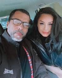 To this end, he wrote: Romantisch Hier Singt Aurelio Savina Mit Seiner Freundin Promiflash De