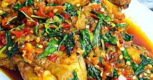 Sajian ikan tongkol goreng sambal balado adalah salah satu menu hidangan utama yang enak dan sedap. Resep Ayam Sambal Kemangi Cocok Untuk Menu Akhir Pekan