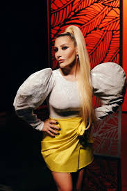 İrem derici lyrics with translations: Irem Derici Alem Kadin Irem Derici Nin Takipcilerinin Yorumlarina Verdigi Dumura Ugratan Cevaplara Cok Guleceksiniz Onedio Com Irem Derici O Ses Turkiye Yarismasindan Elendikten Sonra Melih Kibar In Bensiz Yapamazsin Isimli