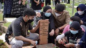 Semoga amal ibadahnya di terima di sisi tuhan yang maha kuasa. Wdj8tvdf67an M