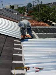 Namun, seperti material lain, ada batas waktu tertentu dalam pemakaiannya yang mungkin akan ditandai dengan timbulnya lubang. Jasa Perbaikan Atap Bocor Talang Air Ganti Atap Kayu Baja Ringan Konstruksi Dan Taman 800816566