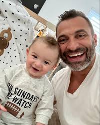 Love supporting my #smallbusinessowner friends! @derekparent opened  @movementfitnesslv_ the premier Las Vegas gym that has everything from  weights, machines, cardio to all this space for me to toss the football  without throwing