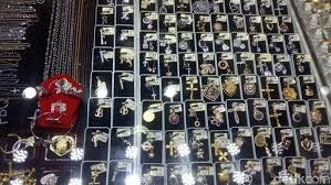 Cincin emas 22 karat 91,60% mutiara laut gold grade a asli lombok rp5.400.000 harga cincin emas asli model cristal kadar 700 emas 22 karat berat 1.25 gram Habis Lebaran Pedagang Emas Berharap Dari Penjualan Cincin Kawin