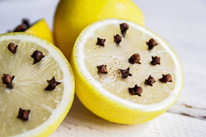 20 Ways to Clean With Lemon