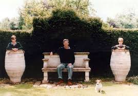 We send hrh and her family all best wishes for christmas and. Royal Christmas Card Charles Picked This Photo For His 1995 Card Hilarious Even Their Dog Made It In Royal Christmas Royal Family Christmas Prince Charles