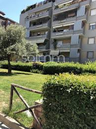Propongo in vendita un grazioso appartamento al 1 piano di 113 mq ubicato a cagliari nella via ogliastra, posizione strategica vicina a tutti i servizi quali ospedale ss trinità, università, banche, attività commerciali e fermate del bus ctm. Appartamento In Vendita A Cagliari Cod Ro169