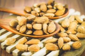 Tous deux contiennent de l'amygdaline, un glycoside cyanogène qui libère du cyanure (acide cyanhydrique). Les Amandes Ameres D Abricot Sont Toxiques Vert Togo Au Coeur De L Information