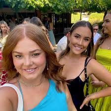 Bella Farley's Instagram, Twitter & Facebook