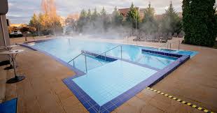 Chiar ne gandeam sa plecam la munte, eu, sotul a carei zi de nastere este pe 1 mai si cu fetita. Top 5 CazÄri De Poveste Cu PiscinÄ ExterioarÄ IncÄlzitÄ