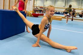 Nina derwael lijkt een gewoon meisje van 18, maar dan wel eentje dat op haar elfde al bij haar ouders vertrok omdat ze ooit een olympische medaille wil winnen. Is Koekelaarse Kansas Vanhoenacker De Nieuwe Nina Derwael Kw Be