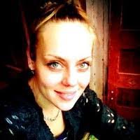 Emily Squire's Instagram, Twitter & Facebook