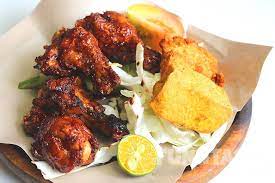 Then we stumbled upon warung the ayam penyet here is very different from the usual: Food Review Waroeng Penyet The Curve Mutiara Damansara