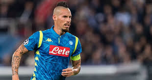 Slovakya'da marek hamšík diye yazılmaktadır. Napoli Star Marek Hamsik Breaks Club S All Time Appearance Record During Ucl Draw With Psg 90min