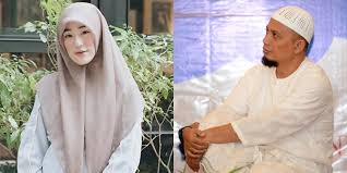 Istri dari muhammad alvin faiz, yaitu larissa chou telah mengeluarkan buku yang diberi judul. 5 Fakta Menarik Tentang Larissa Chou Menantu Kesayangan Almarhum Ustadz Arifin Ilham