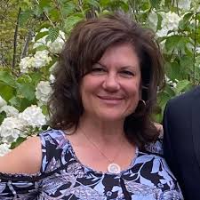 Renee Hiles's Instagram, Twitter & Facebook