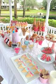 Tischdekoration Fur Einen Kindergeburtstag Party Deko Im Garten Tisch Dekorieren Party Tischdekoration Kindergeburtstag