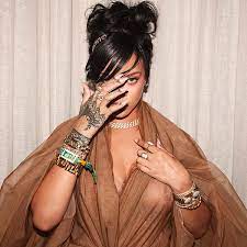 Rihanna is finally back on instagram. Rihanna Has A Secret Instagram Account Paper