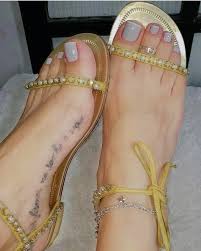 Portugues On Instagram Pezindaju Dedinhosperfeitos Dedinhoslindos Dedinhos Dedinhosbrasil Unhasfrancesinhas Unhas In 2020 Fun Heels Sandals Heels Dream Shoes