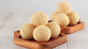 Tetapi untuk bahan dan proses membuatnya hampir sama, sedikit perbedaan mungkin dalam hal pemilihan isian, penggunaan kentang kukus atau penambahan warna untuk membuat mempercantik tampilan jajanan pasar ini. Resep Onde Onde Ini Hasilnya Dijamin Cantik Dan Bulat Sempurna Bukareview