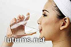Puoi facilmente creare la tua soluzione salina a casa aggiungendo mezzo cucchiaino di sale non iodato e un pizzico di bicarbonato di sodio a due tazze di acqua calda distillata o fatta bollire precedentemente. Come Fare Acqua Distillata Per Bere A Casa Vantaggi E Costi It Lutums Net