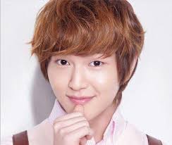 Onew departure from Gimpo ❤️ cutie #Onew #SHINee💎