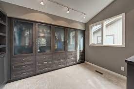 This is a convenient layout if two people are trying to get ready at the same time. Master Bedroom Ensuite And Walk In Closet Klassisch Modern Ankleidezimmer Calgary Von Kon Strux Developments Houzz