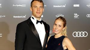 Check out some of his best saves against stars like neymar and erling hålland. Manuel Neuer Zeigt Sich Zusammen Mit Freundin Nina Weiss Auf Dem Roten Teppich