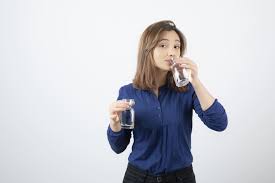 Hermina Hospitals | Manfaat Minum Air Putih untuk Kesehatan Ginjal