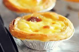 葡式蛋撻（葡萄牙語：pastel de nata，复数形式 pastéis de nata），又稱葡式奶油撻、焦糖瑪琪朵蛋撻，粤港澳地区称葡撻，是一種小型的奶油酥皮餡餅，属于蛋撻的一种，焦黑的表面（是糖過度受熱後的焦糖）為其特徵。 åŽŸä¾†è›‹æ'»å'Œè›‹æ'»ä¹Ÿæ˜¯æœ‰å€åˆ¥çš„ æ¯æ—¥é ­æ¢