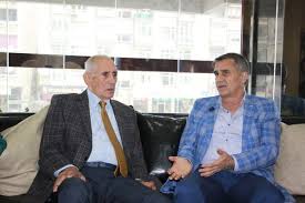 Özkan sümer.trabzonspor kulübünün hocası, başkanı, scoutu, altyapı sorumlusu, insan kaynakları menajeri, futbol şube sorumlusu, malzemecisi. Son Dakika Ozkan Sumer Icin Bassagligi Mesajlari Futbol Haberleri