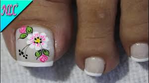 Aplica una capa de brillo y coloca los apliques con la bello modelo en negro y gris para realizar en manos y pies y lucir en cualquier momento. Diseno De Unas Para Pies Flores Y Rosas Sencillas Flowers Nail Art Nlc Youtube