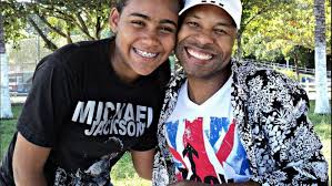 Cláudio rodrigues de mattos (claudinho) e claucirlei jovêncio de souza (buchecha) fizeram sucesso entre 1996 e 2002. Filha De Claudinho Segue Os Passos Do Pai Lanca Funk E Sonha Cantar No Programa Da Xuxa Famosos Extra Online